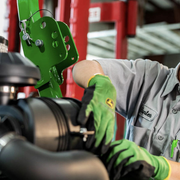 John Deere TECH program helps meet dealerships’ needs for qualified technicians