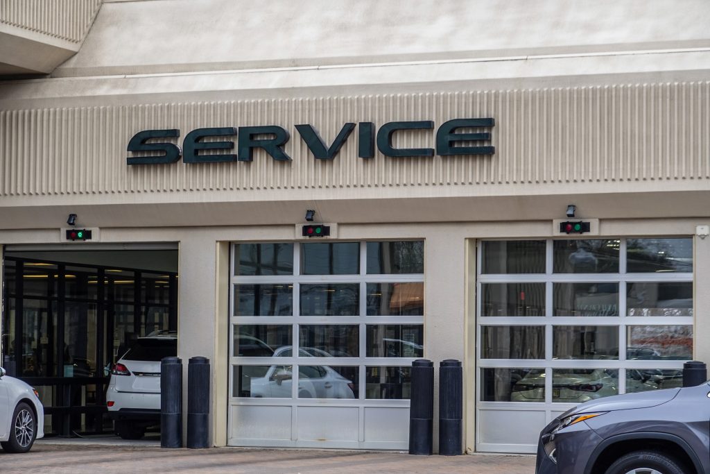 Study finds people buy cars at dealerships, get them serviced elsewhere
