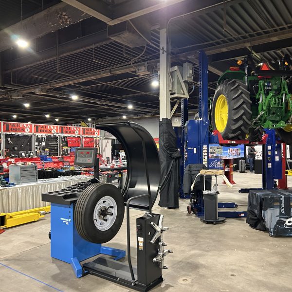 Snap-on’s Challenger Lifts and Hoffmann to exhibit at farm machinery show in Louisville