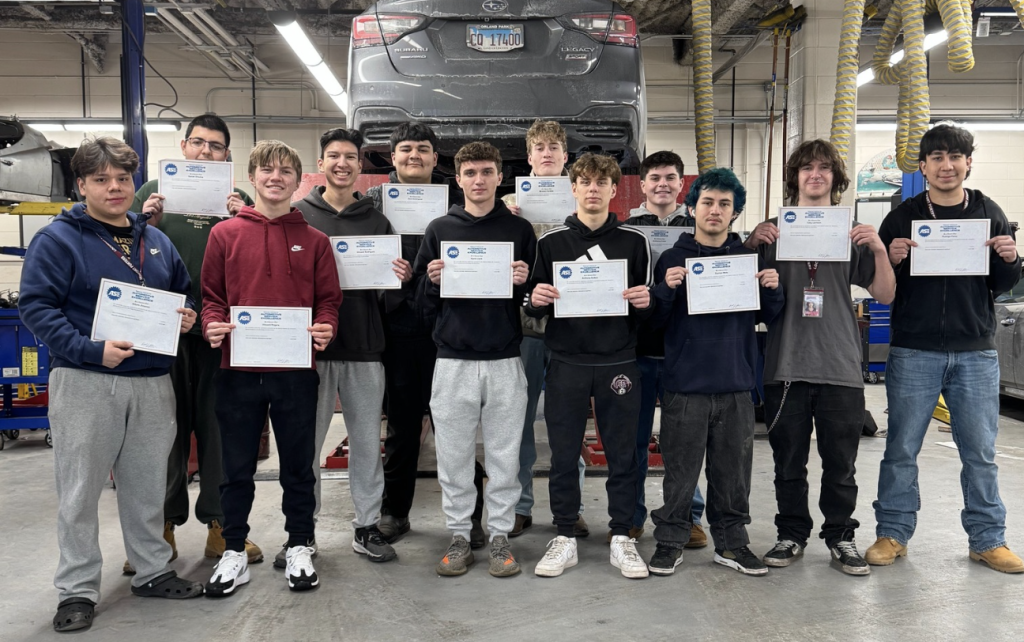 Illinois high school students receive ASE certification