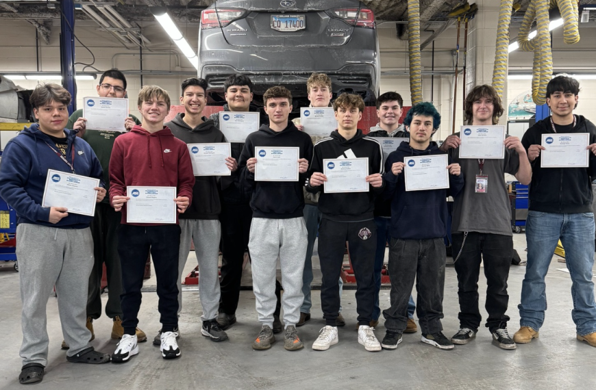 Illinois high school students receive ASE certification