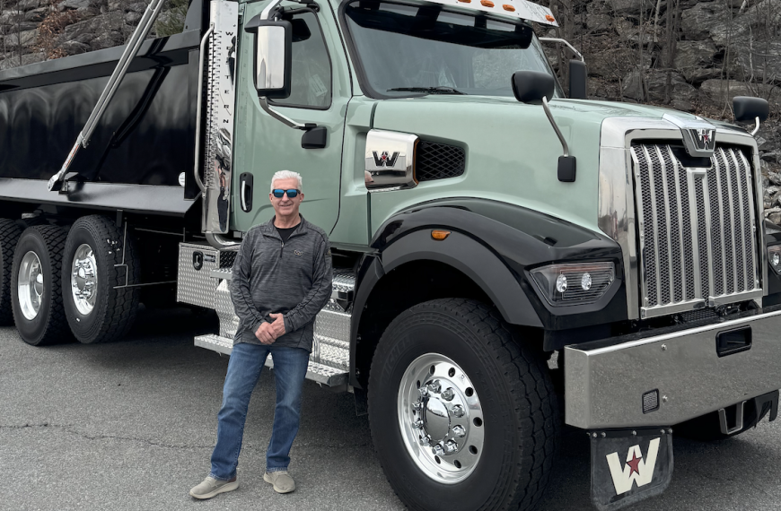 Advantage Truck group’s Rod Dunham honored by Western Star