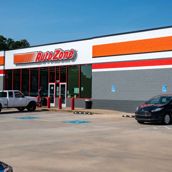 AutoZone opens 8,000th store in tennessee